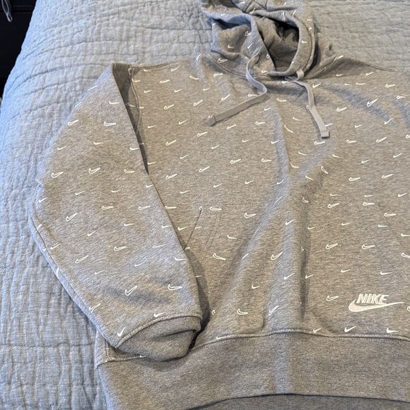 Nike Heather Gray Men's Hoodie with Logo Pattern - Picture 6 of 6